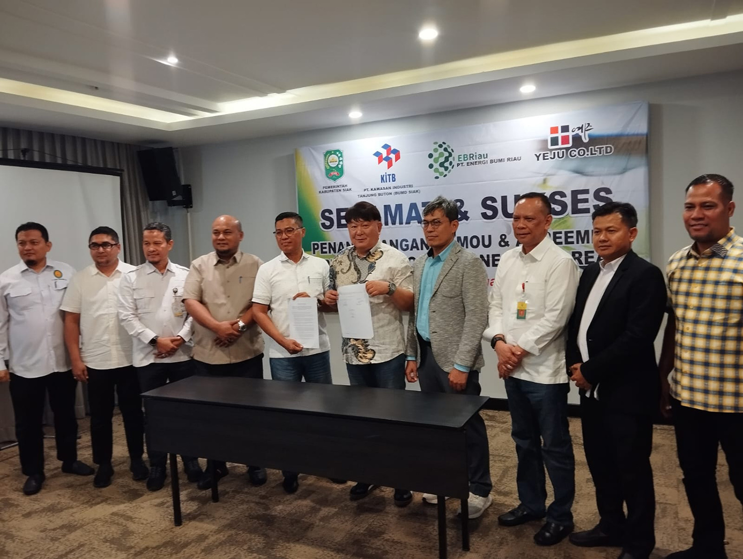 PT KITB-EBR dan YEJU Korea meneken MoU pembangunan pabrik bahan bakar ramah lingkungan di Kabupaten Siak. Penandatanganan MoU tersebut digelar di Hotel Aryaduta Pekanbaru, dengan disaksikan langsung.