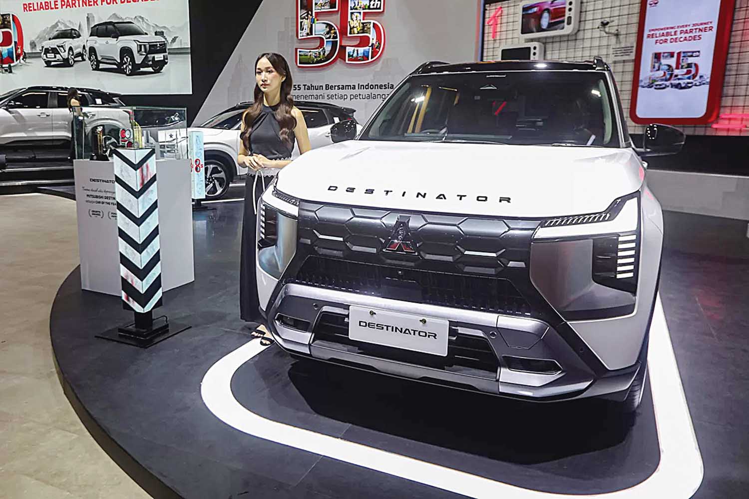 Mitsubishi Motor menghadirkan Destinator 55th Anniversary Edition. Kendaraan ini hadir sebagai jawaban bagi konsumen yang menginginkan SUV keluarga.