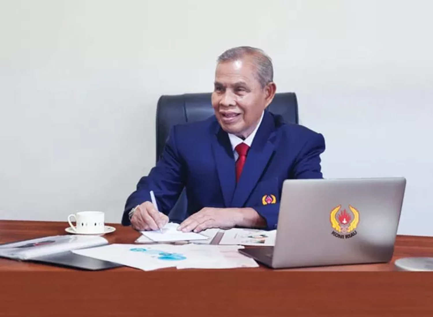 ISKANDAR HOESIN