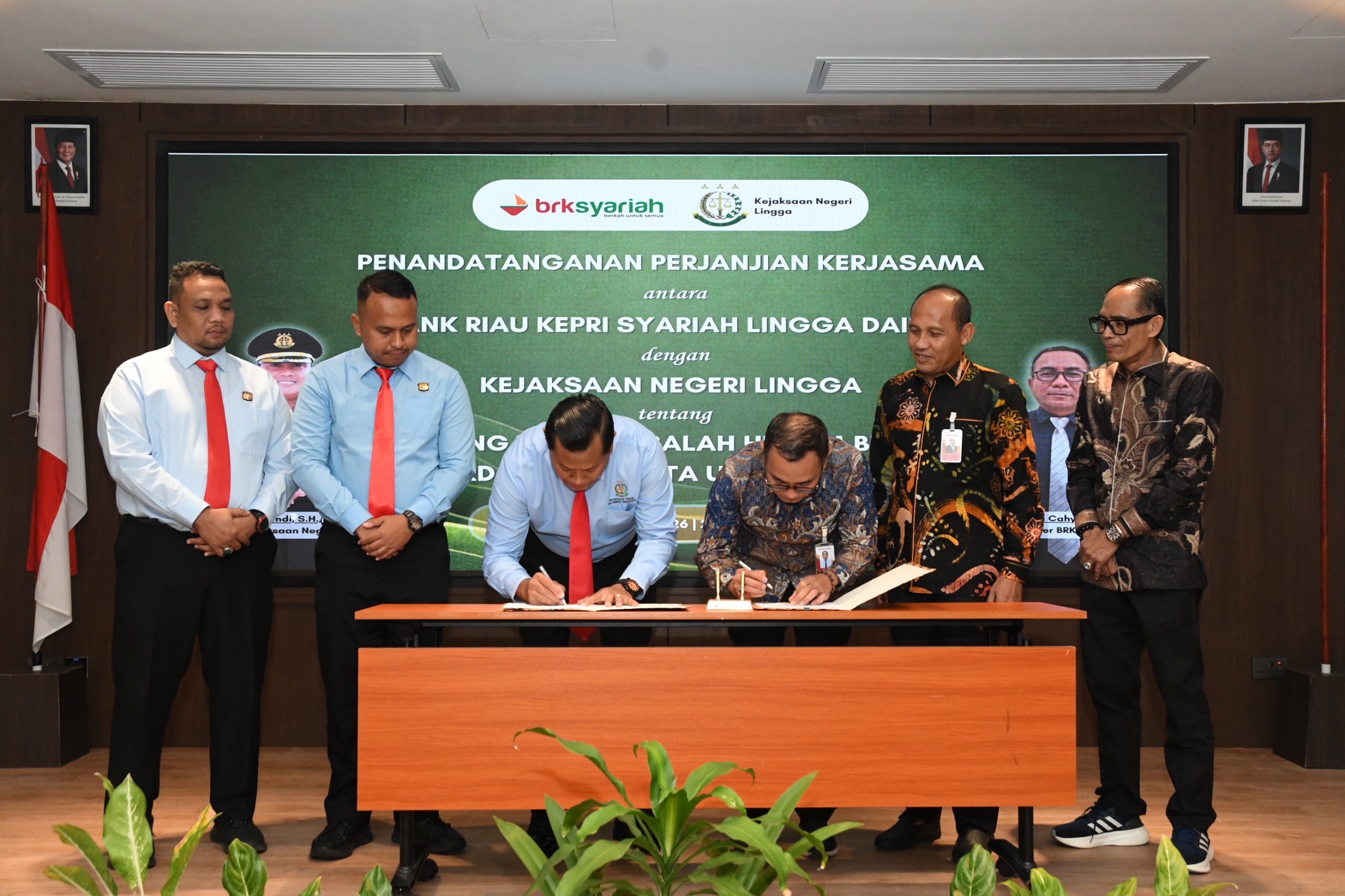 Penandatanganan Perjanjian Kerja Sama (PKS) Bank Riau Kepri Syariah dengan Kejari LIngga di Batam, Kamis, (12/02/2026).