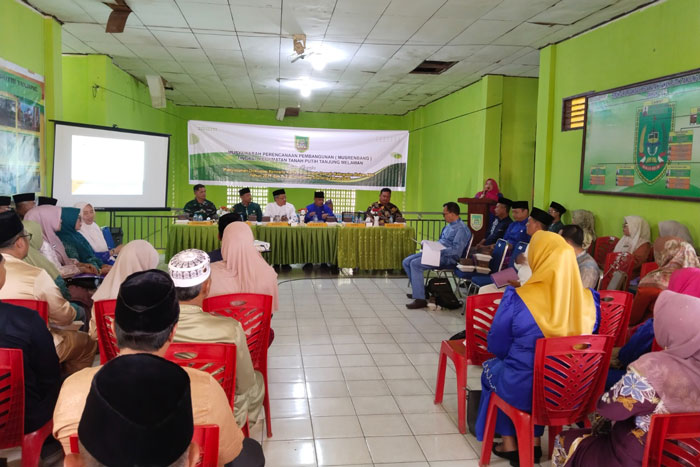 Pembukaan pelaksanaan musrenbang di kantor Kecamatan TPTM, Jumat (14/2/2026).