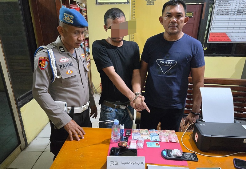 Jajaran Polsek Tapung berhasil mengamankan seorang pria berinisial HE (42) karena terlibat peredaran narkoba di Pasar Flamboyan, Desa Tanjung Sawit, Kecamatan Tapung