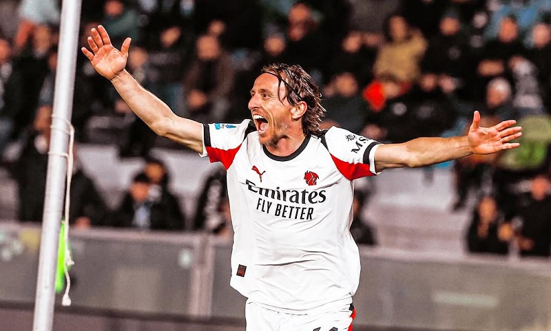 Luka Mpdric mencetak gol kemenangan AC Milan di menit-menit akhir saat mengalahkan tim juru kunci Pisa 2-1.