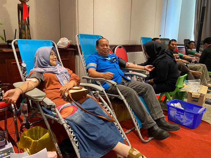 Kegiatan donor darah ke-74 yang diselenggarakan Keluarga Donor Darah (KDD) Riau Kompleks PT Riau Andalan Pulp and Paper (RAPP), Sabtu (14/2/2026).