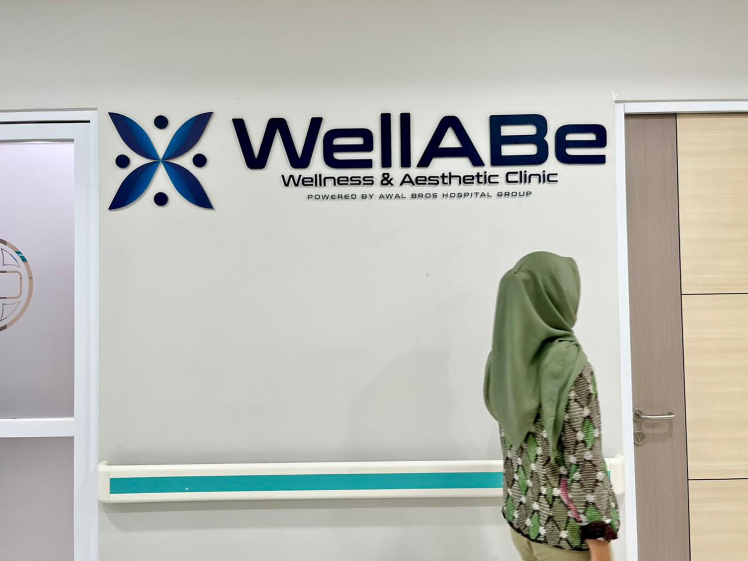 WellABe Wellness & Aesthetic Clinic, powered by Awal Bros Hospital Group hadir sebagai klinik yang menggabungkan layanan kesehatan dan estetika dalam satu tempat, Ahad (15/2/2026).