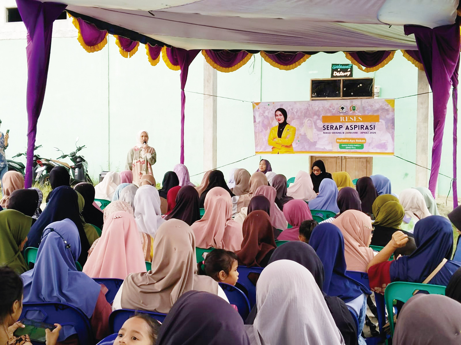 Anggota DPRD Riau dapil Rohil Nalladia Ayu Rokan menyampaikan sambutan pada kegiatan reses yang dilaksanakan di Kecamatan Tanah Putih, Sabtu (14/2/2026).&nbsp;