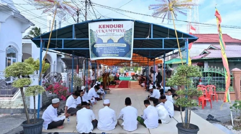 Menyambut bulan suci Ramadan masyarakat Sidomulyu Desa Senggoro menggelar kenduri se-kampung di Musala Al Mubin, Senin (16/2/2026).