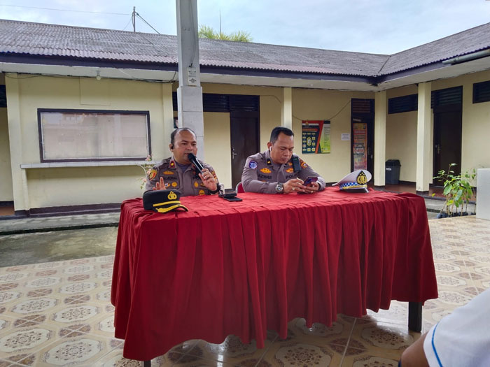 Kapolsek Bangko Kompol Buyung Kardinal didampingi Kanit Lantas Ipda Azwar, Selasa (17/2/2026).