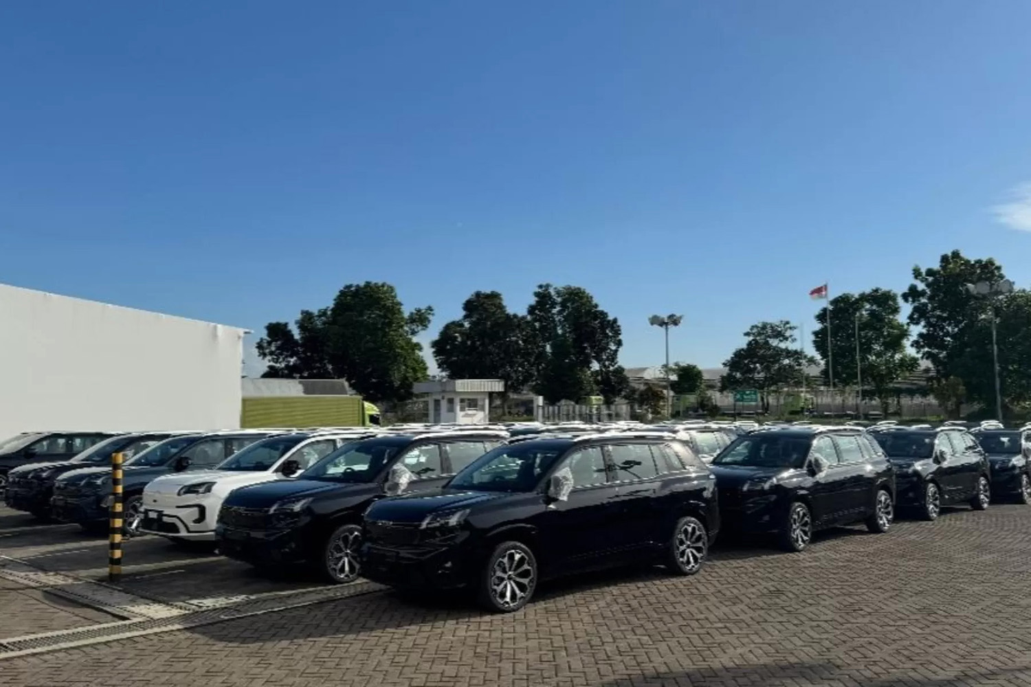 Industri mobil listrik tidak lepas dari keberadaan logam tanah jarang. Indonesia dinilai punya potensi logam tanah jarang.