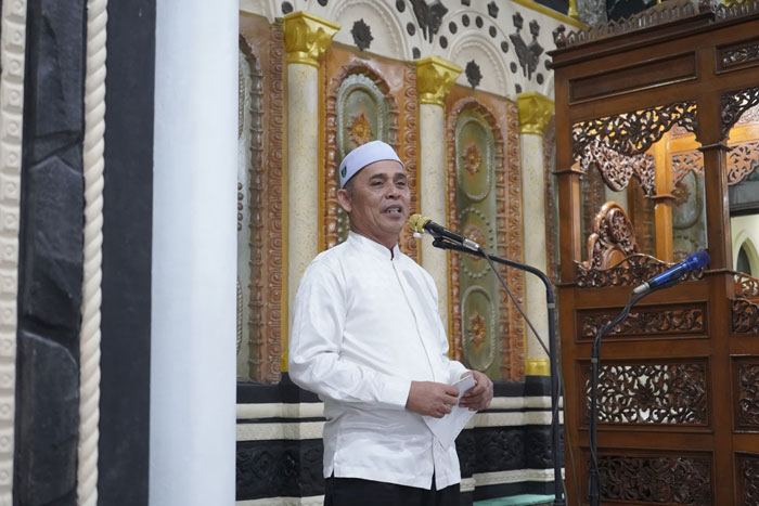 Bupati Inhil Herman memberikan sambutan malam pertama Ramadan di Masjid Al Huda Tembilahan, Rabu (18/2/2026).