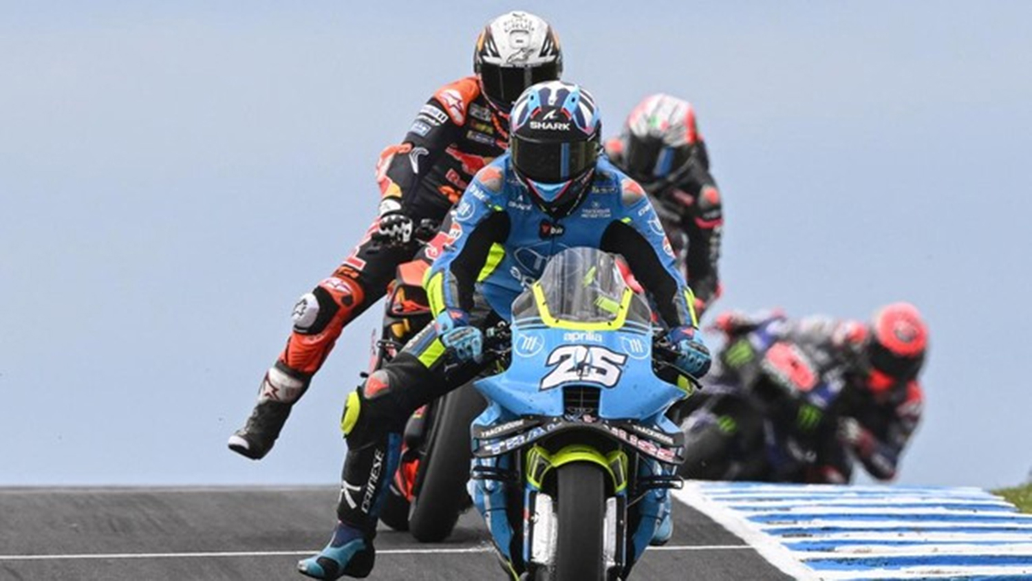 Aksi para pembalap di MotoGP Australia pada Oktober 2025 yang dimenangkan Raul Fernandez. Pada MotoGP Australia 2026, balapan ini berpotensi pindah dari Philip Island.