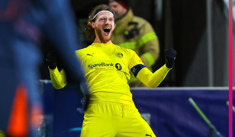 Kasper Hogh melakukan selebrasi usai mencetak gol ketiga Bodo/Glimt saat menekuk Inter MIlan 3-1 pada leg 1 play-off Liga Champions di Norwegia.
