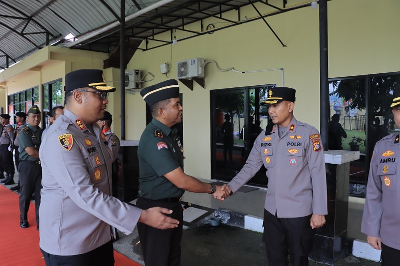 Kapolres Kampar AKBP Boby Putra Ramadhan menerima kunjungan Danrem 031/Wira Bima Brigjen TNI Agustatius Sitepu ke Mapolres Kampar, Kamis  (19/02/2025).