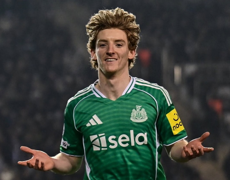 Penyerang Newcastle United Anthony Gordon mencetak empat gol di babak pertama saat menghajar Qarabag 6-1 pada leg 1 play-off Liga Champions di Baku, Azerbaijan.