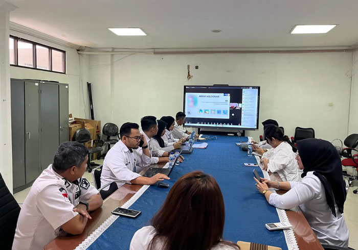 Para ASN Bidang Kekayaan Intelektual Kanwil Kemenkum Riau mengikuti seminar tentang Kekayaan Intelektual pada Rabu (18/2/2026).