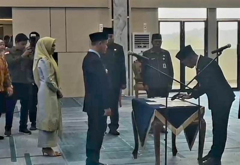 Wako Pekanbaru Agung Nugroho melantik Kadis LHK dan kepala Bapenda Pekanbaru serta 19 pejabat fungsional, Kamis (19/2/2026).