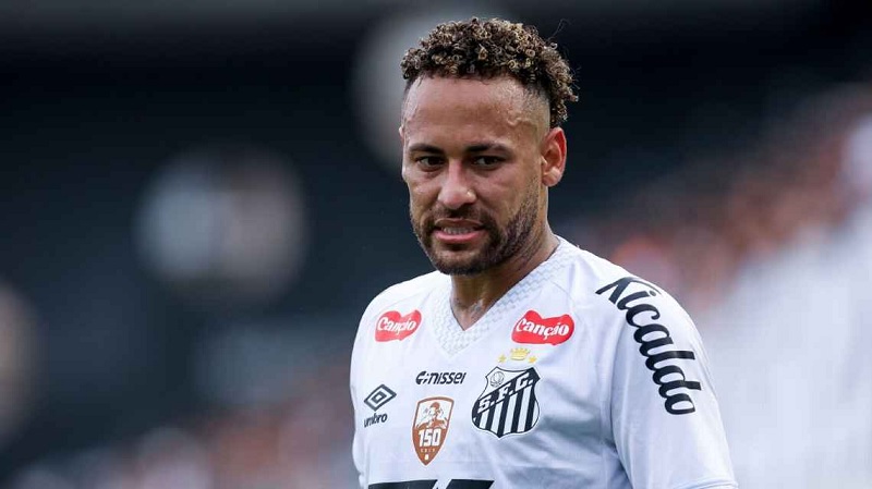 Neymar sering mengalami cedera sejak kembali ke Santos tahun lalu.    
