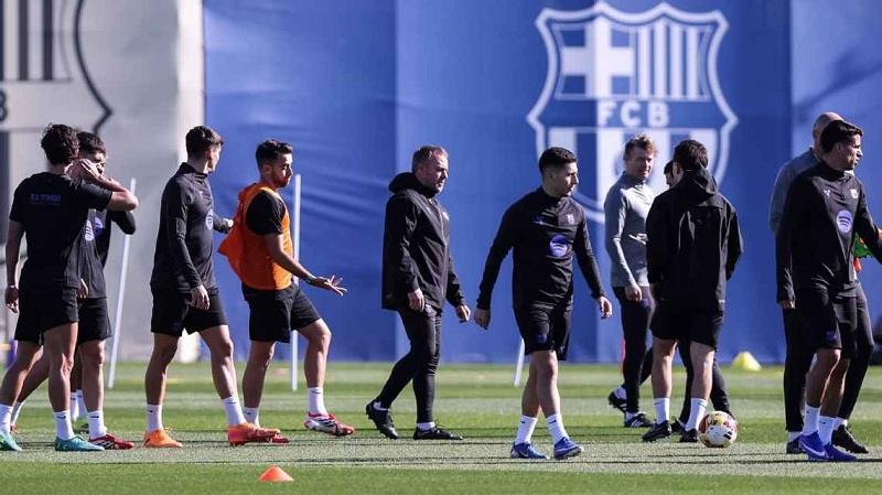 Barcelona asuhan Hansi Flick kini tertinggal dua poin dari pemimpin klasemen LaLiga, Real Madrid. 