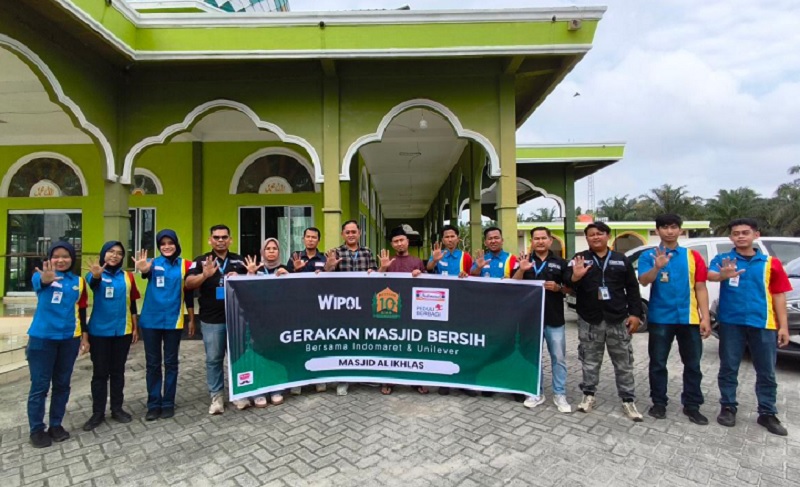 Gerakan masjid bersih bersama Indomaret dan Unilever Kabupaten Kampar Cabang Pekanbaru.