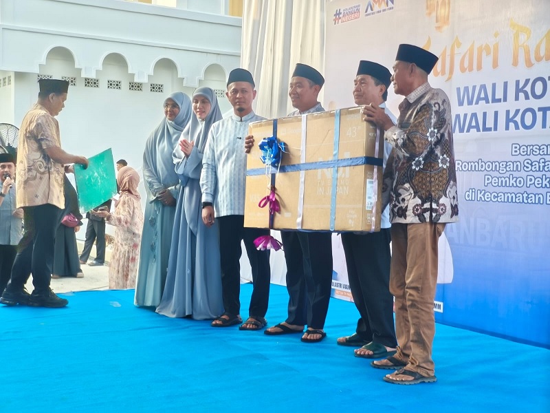 Rangkaian Safari Ramadan Pemerintah Kota Pekanbaru memasuki hari ketiga dengan kunjungan ke Masjid Al Ikram, Sabtu (21/2/2026). Wako Pekanbaru Agung Nugroho hadir bersama Wawako Markarius Anwar.