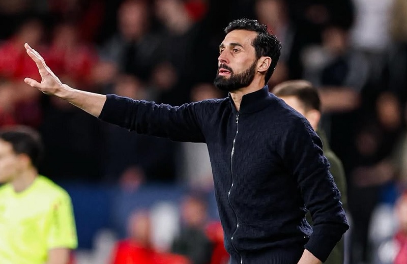 Pelatih Real Madrid Alvaro Arbeloa saat timnya kehilangan poin penting dalam perebutan gelar LaLiga di kandang Osasuna. 