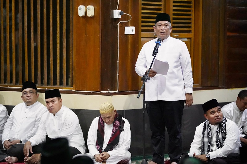 Bupati Rohul Anton ST MM berikan arahan saat hadiri safari Ramadan Pemprov Riau di Masjid Raya Darussalam, Kecamatan Kunto Darussalam, Kamis (19/2/2026) malam. 