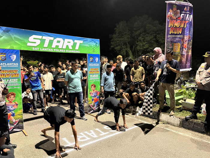 Fun Night Run Green Policing diikuti 70 peserta lari 100, Sabtu (21/2/2026) di kawasan ruas jalan Rustam S Abrus Teluk Kuantan.