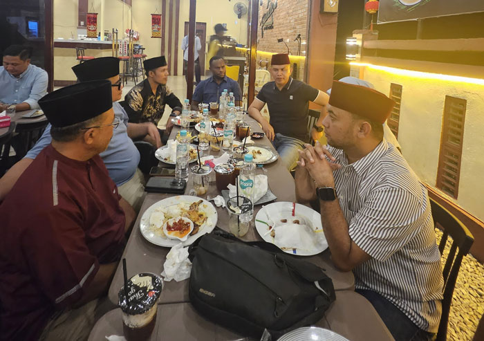 Kapolres Bengkalis AKBP Fahrian Saleh Siregar menggelar buka bersama dengan insan pers di salah satu kafe di Jalan Pertanian Bengkalis, Sabtu (21/2/2026) malam.