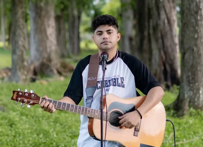 Jebolan Indonesian Idol Piche Kota resmi ditetapkan tersangka dugaan rudapaksa siswi SMA di NTT bersama dua rekannya. 