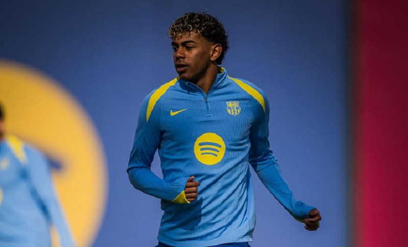  Bintang Barcelona, Lamine Yamal, dalam sesi latihan bersama skuad Barcelona.