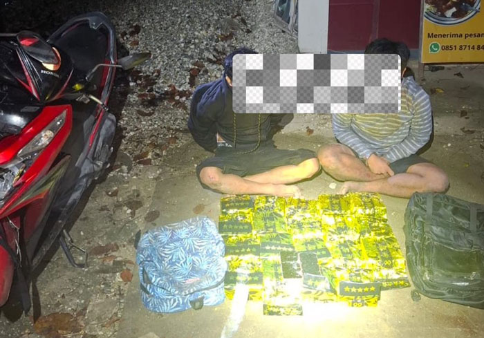 Dua tersangka bersama barang bukti sabu seberat 19 kg diamankan di Mapolres Bengkalis, Senin (23/2/2026).