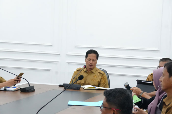 Wabup Kuansing H Muklisin memimpin pembahasan lanjutan pembentukan BUMD bersama OPD terkait, Senin (23/2/2026) di kantor bupati.