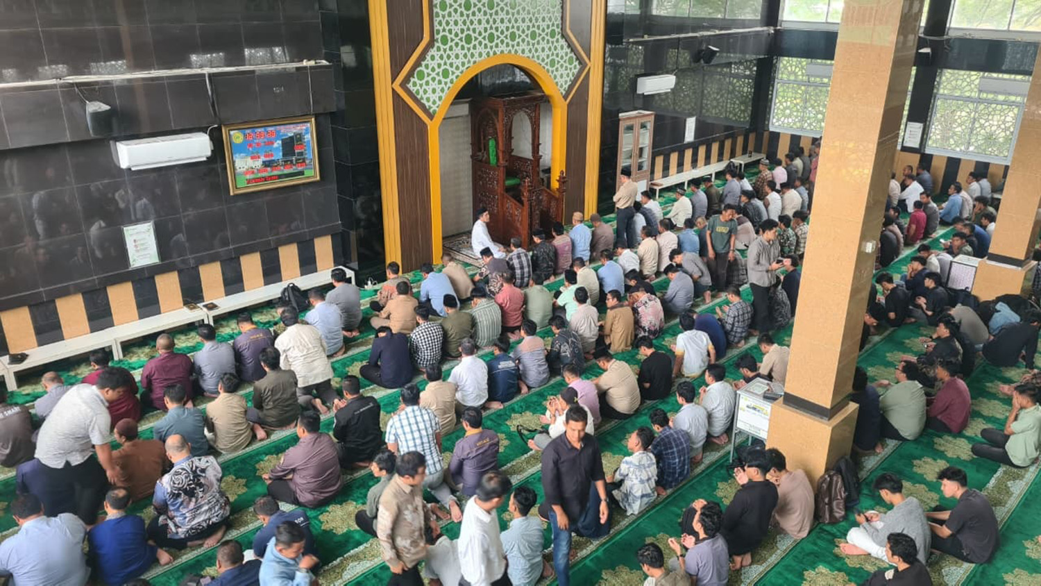 Civitas akademika Umri antusias mengikuti kajian tematik Ramadan di Masjid Baitul Hikmah Kampus Umri, Senin (23/2/2026). 