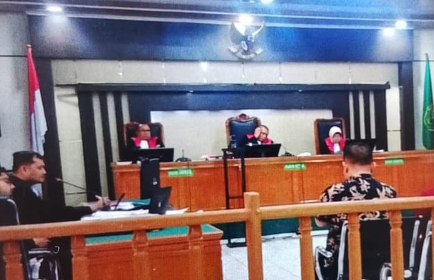 Terdakwa korupsi Baznas Inhil Arsalim saat menjalani sidang pembacaan tuntutan Jaksa Penuntut Umum di Pengadilan Tipikor  Pekanbaru, Senin (23/2/2026).