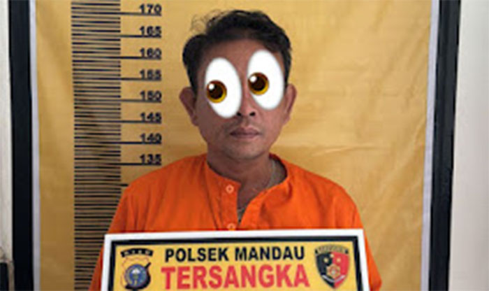 Tersangka DP saat diamankan di Polsek Mandau