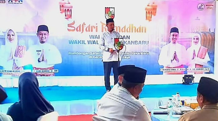 Wako Pekanbaru Agung Nugroho bersama Wawako Markarius Anwar menyambangi Masjid Al-Firdaus, Jalan Firdaus, Kelurahan Tangkerang Labuai, Kecamatan Bukit Raya.