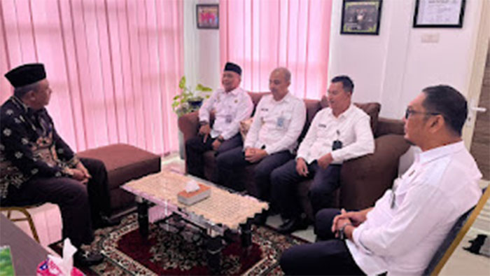 Kalapas bersama anggotanya berbincang bersama Ketua Baznas Bengkalis Ismail di ruang kerjanya, Kamis (26/2/2026).
