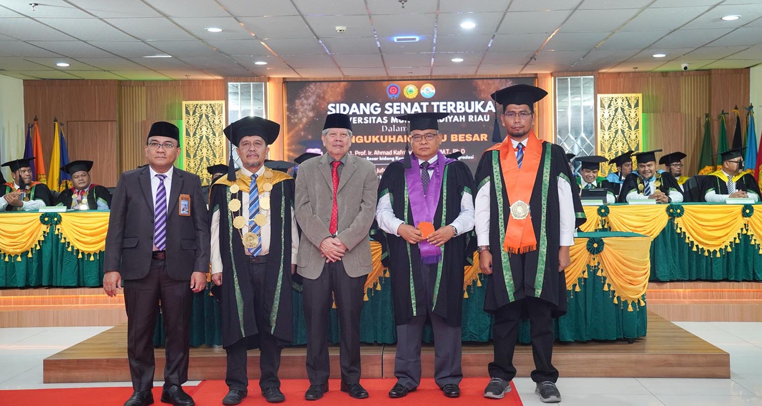 Rektor Umri Dr Saidul Amin MA foto bersama usai pengukuhan guru besar Umri, Rabu (25/2/2026). 