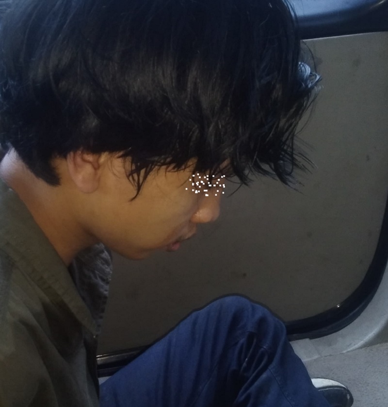 Terduga pelaku pembacokan mahasiswa UIN Suska saat diamankan polisi. 