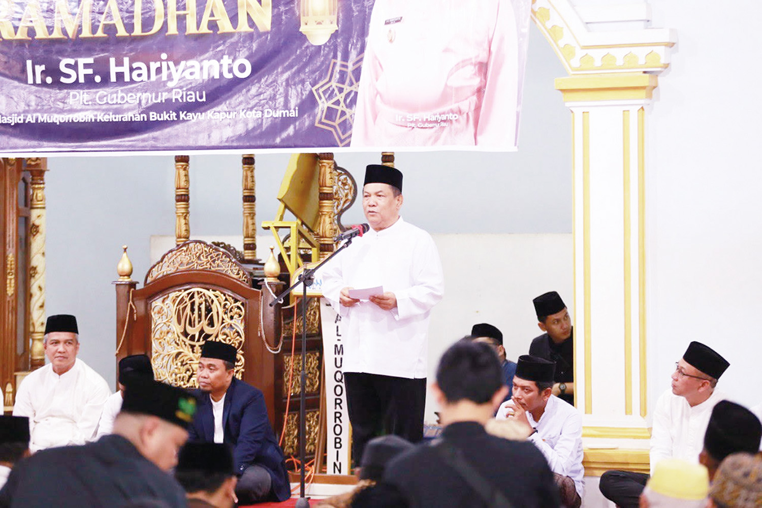 Pelaksana Tugas Gubernur Riau SF Hariyanto memberikan sambutan saat melakukan Safari Ramadan di Masjid Al Muqorrabin, Kecamatan Bukit Kapur, Kota Dumai, Kamis (26/2/2026).