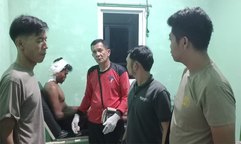Kohai, korban terkaman harimau di Desa Teluk, Kuala Kampar saat menjalani perawatan awal di Pos PTS SPA Distrik Serapung, Kamis (26/2/2026).  