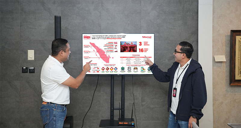Vice President Area Network Operations Sumatera Telkomsel Nizar Fuadi dan Vice President Consumer Business Area Sumatera Saki H Bramono (kanan) pada agenda media update Telkomsel Siaga RAFI 2026 