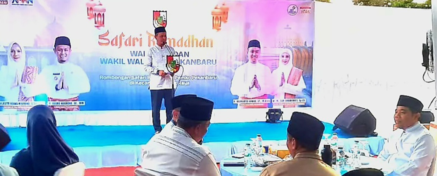 Wali Kota Pekanbaru Agung Nugroho memberikan sambutan saat Safari Ramadan di Masjid Al-Firdaus, Jalan Firdaus, Kelurahan Tangkerang Labuai, Kecamatan Bukitraya, Rabu (25/2/2026) malam.  