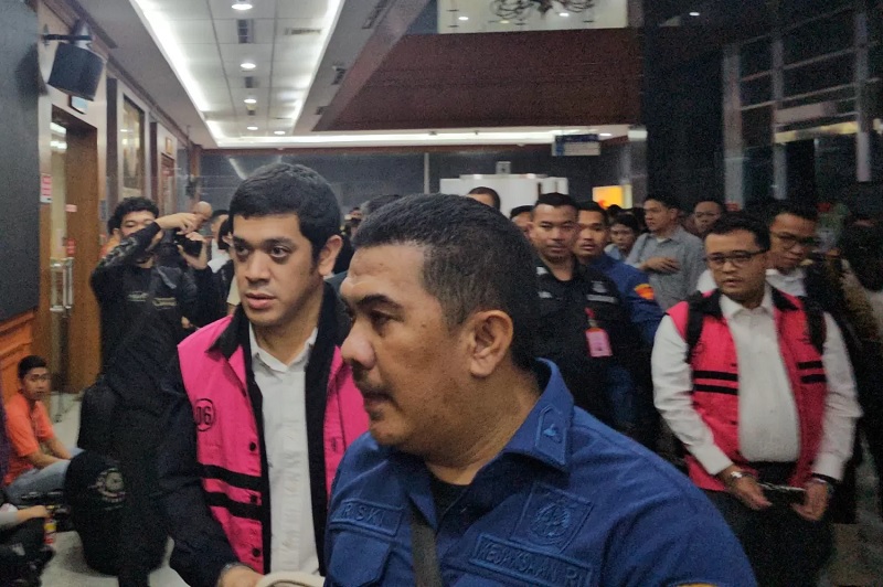 Beneficial Owner PT Orbit Terminal Merak Kerry Adrianto Riza yang juga putra Riza Chalid saat sidang pembacaan pleidoi di Pengadilan Tipikor Jakpus, Kamis (19/2/2026). (Muhamad Ridwan/JawaPos.com)