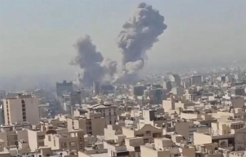 Serangan AS dan Israel ke Iran terekam kamera. 