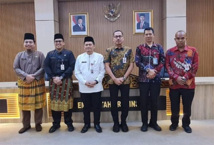 Kepala Divisi Pelayanan Hukum Kanwil Kemenkum Riau Febri Mujiono saat menghadiri Rapat Sinkronisasi Kebijakan Penyelesaian Non-Yudisial Pelanggaran HAM Berat, Jumat (27/2/2026). 