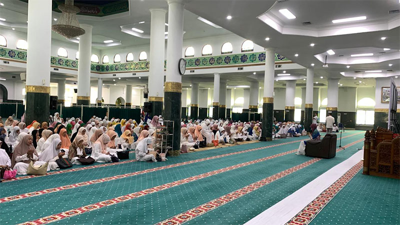 Jemaah menghadiri Tabligh Akbar Ramadan 1447 H di Masjid Raya An-Nur Riau