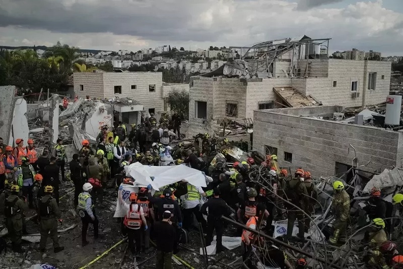 Pemukiman Beith Shemesh di Israel Tengah dihantam rudal Iran. 