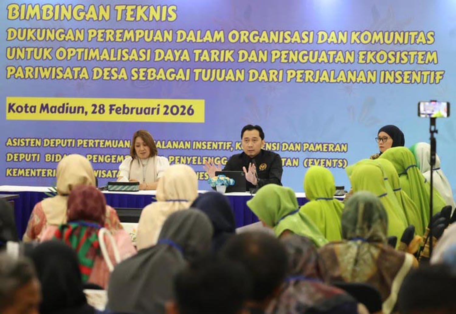 Wakil Ketua MPR RI sekaligus Ketua Fraksi Partai Demokrat DPR RI Edhie Baskoro Yudhoyono (Ibas) saat memberikan pemaparan dalam Sosialisasi Bimbingan Teknis Reses Ramadan Religi, Ahad (1/3/2026).