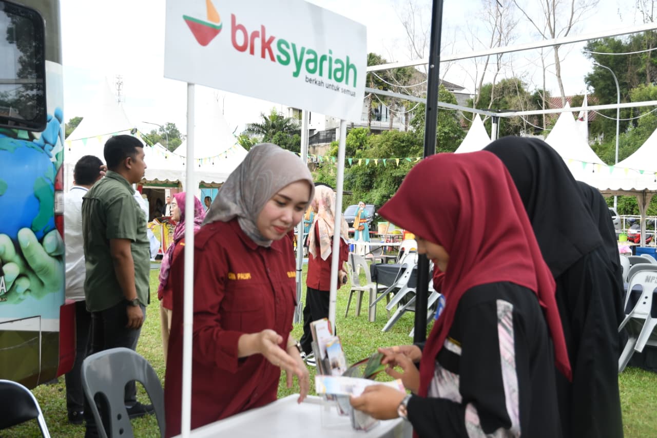 Edukasi literasi dan inklusi keuangan syariah yang diberikan BRK Syariah program GERAK Syariah 2026 di Taman Dang Anom pada Jumat (27/2/2026).